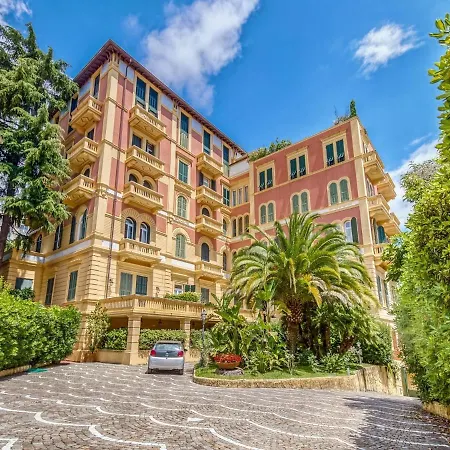 Elegant In By The Town Centre Апартаменты Санремо
